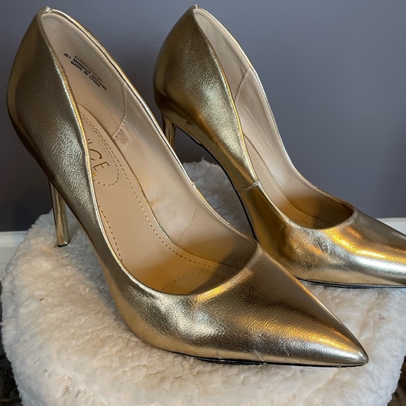 Gold heels - Picture 6 of 7